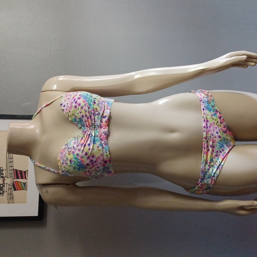 Victoria's Secret  NWOT 2pc abstract Floral Bikini top Ana d bottom Never Used